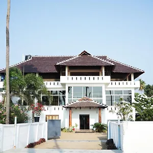 Palace Cherai Beach